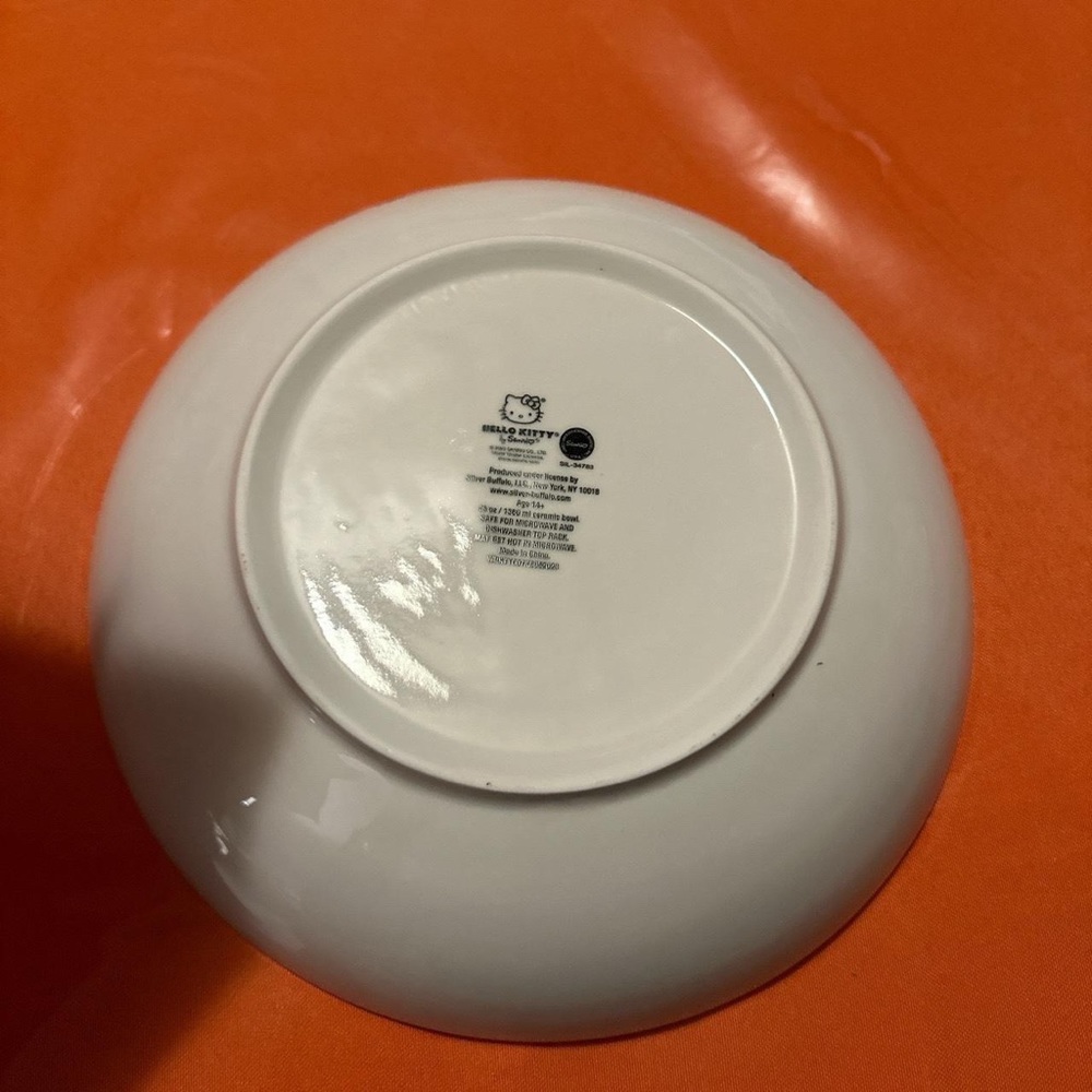 Set of 2 Limited Edition Halloween Hello Kitty Bowls!